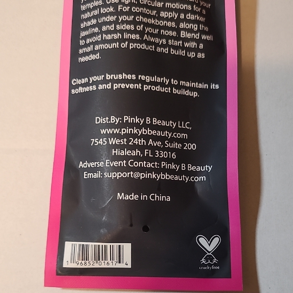 Pinky B Cosmetics Pink & Black Makeup Brushes & Tools Powder & Blush Brush New - Picture 5 of 5